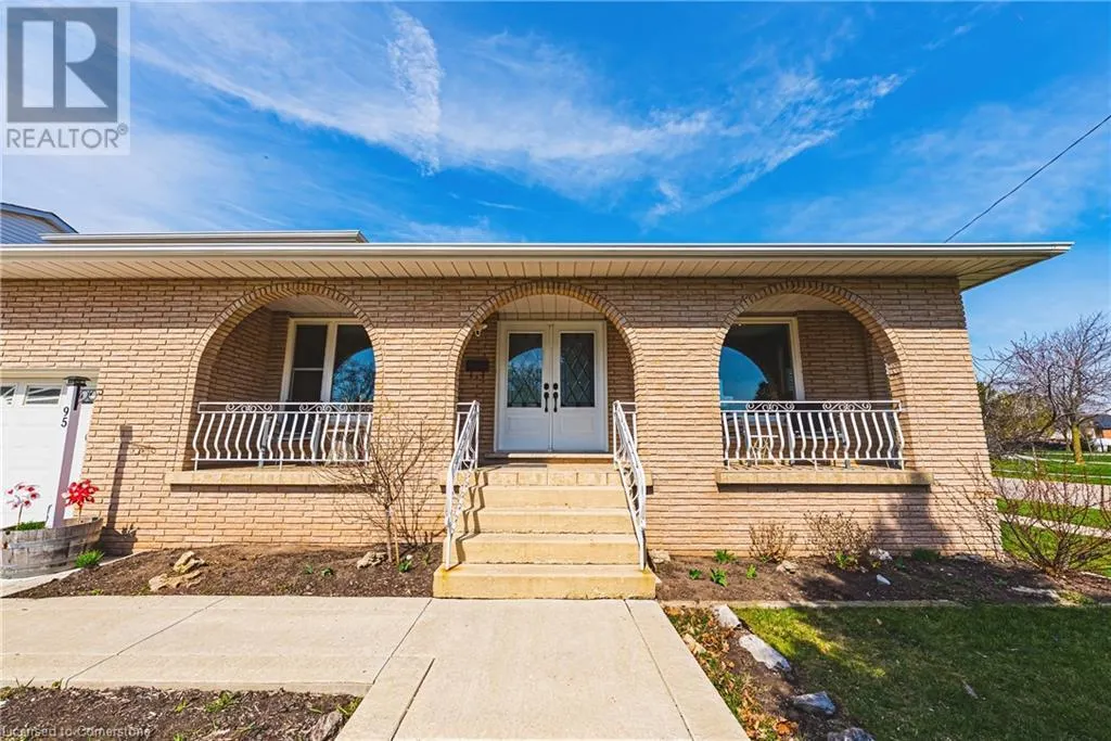 95 ELLINGTON Avenue