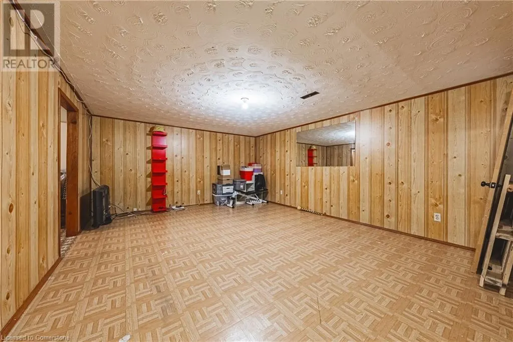 95 ELLINGTON Avenue