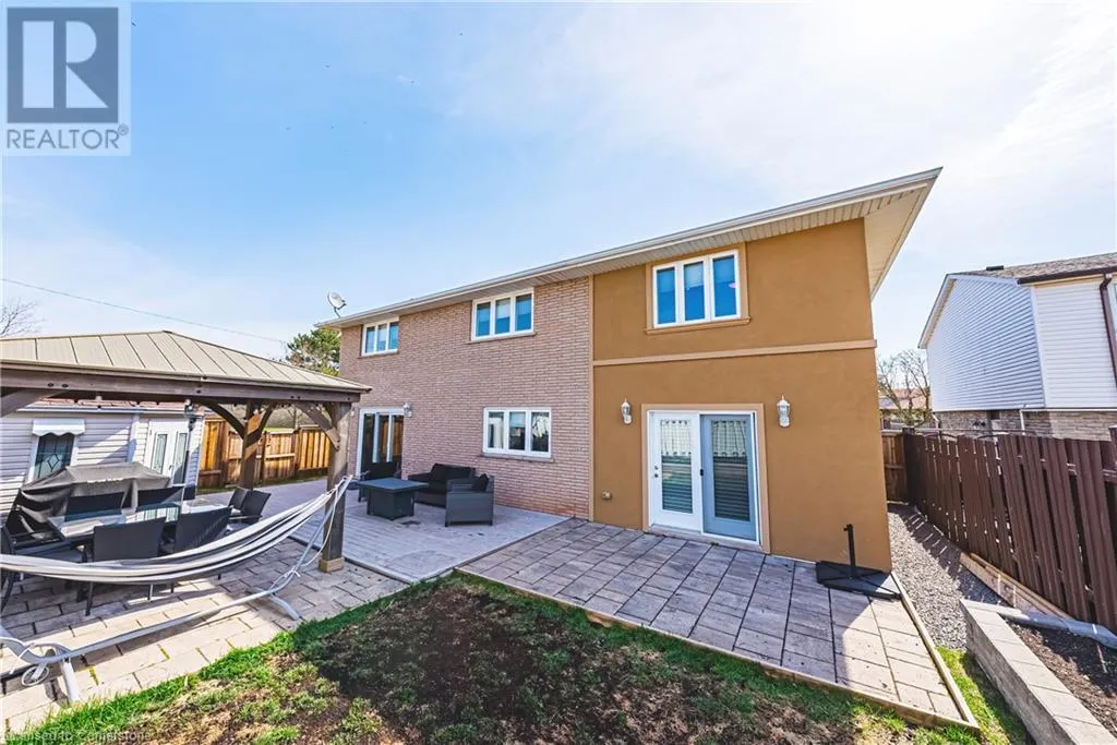 95 ELLINGTON Avenue