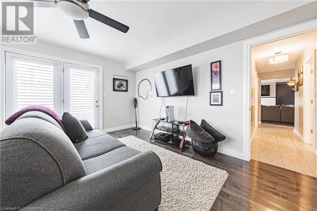 95 ELLINGTON Avenue