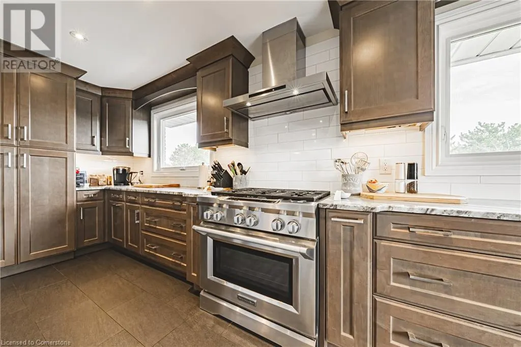 95 ELLINGTON Avenue