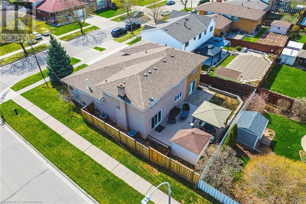95 ELLINGTON Avenue