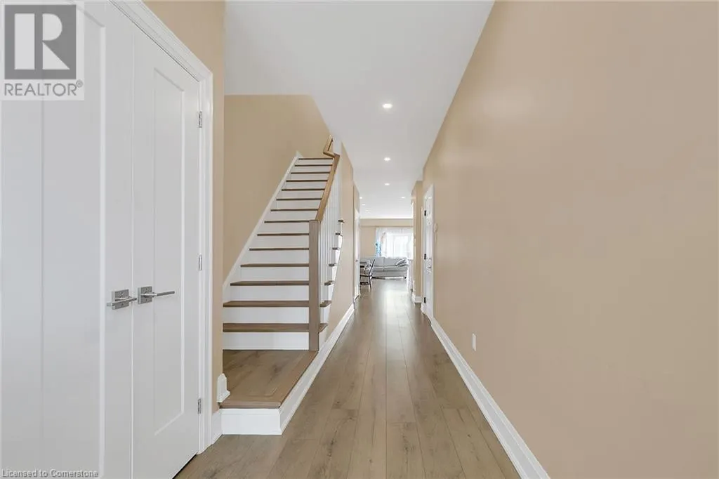 114 SPRINGVALLEY Crescent