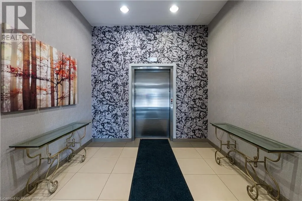 427 ABERDEEN Avenue Unit# 102, #102