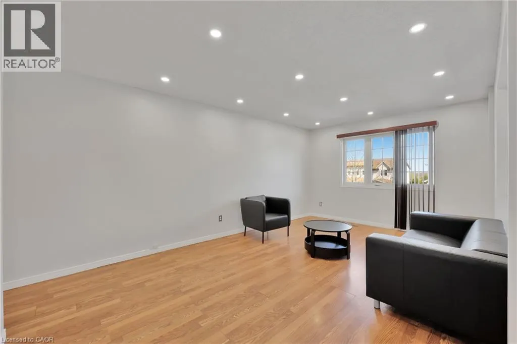 34 PHAIR Crescent