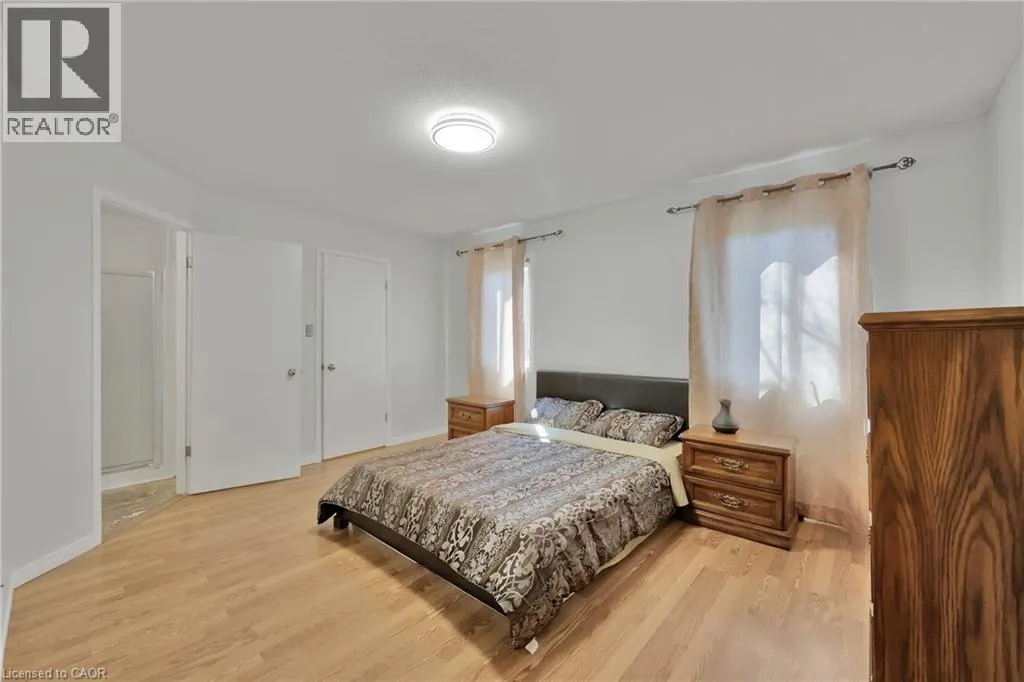 34 PHAIR Crescent