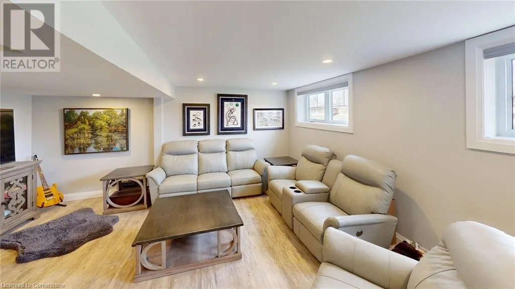 12 PINEWOOD Avenue
