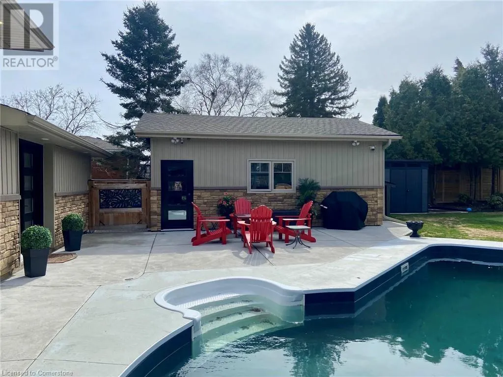 12 PINEWOOD Avenue
