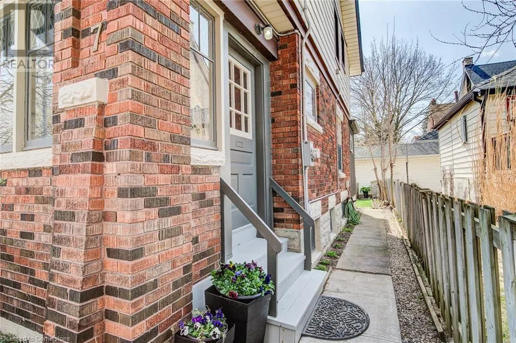 7 DEKAY Street