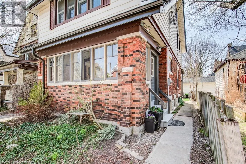 7 DEKAY Street