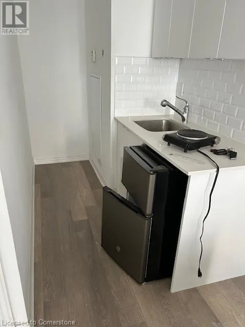 560 NORTH SERVICE Road Unit# 211, #211