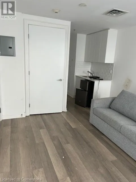 560 NORTH SERVICE Road Unit# 211, #211