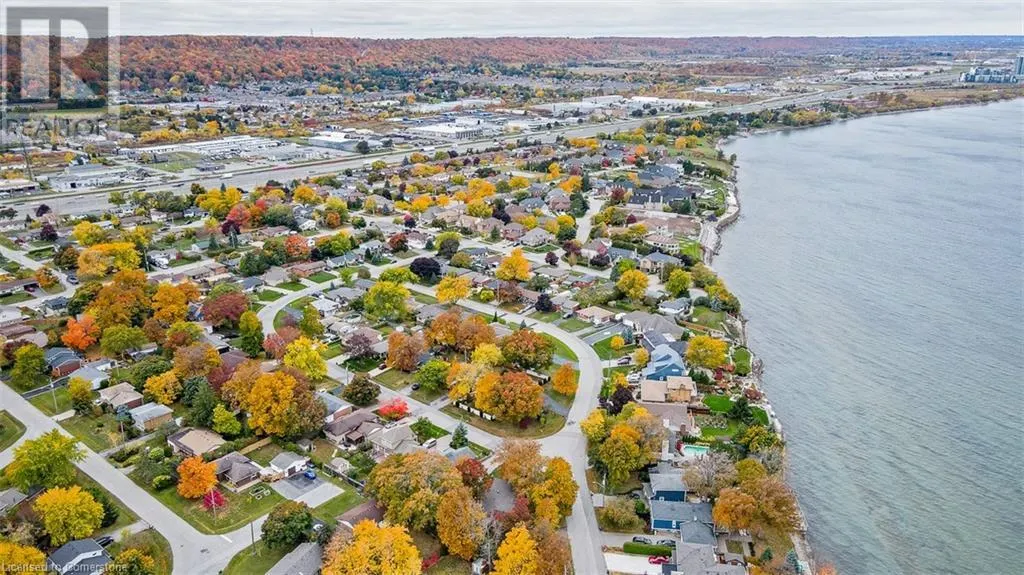 125 LAKESIDE Drive