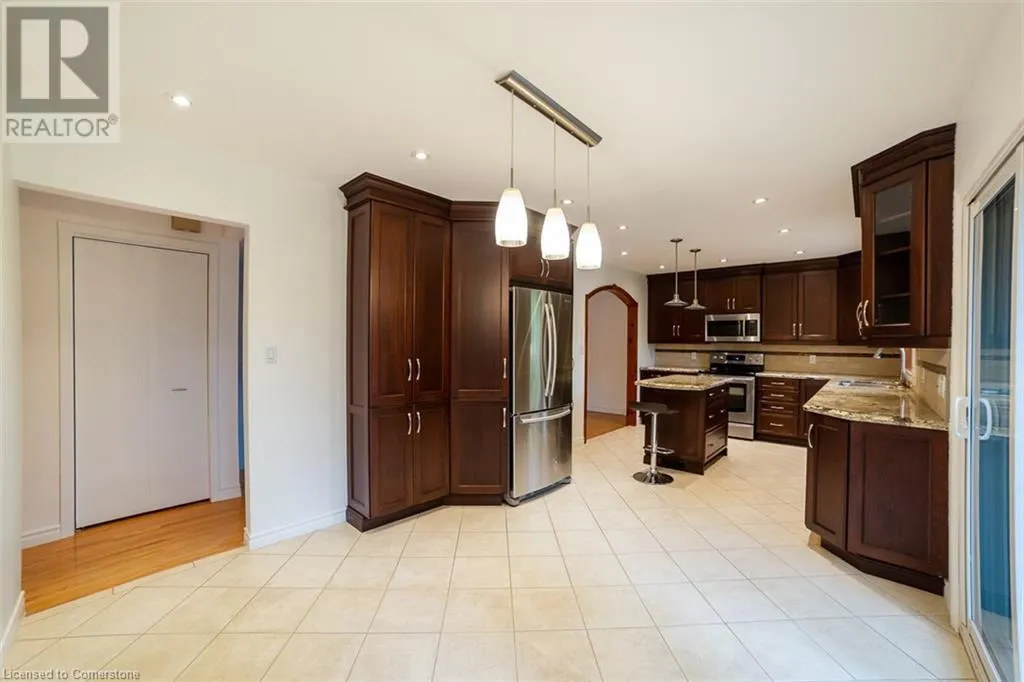 125 LAKESIDE Drive