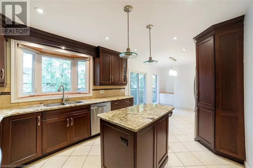 125 LAKESIDE Drive