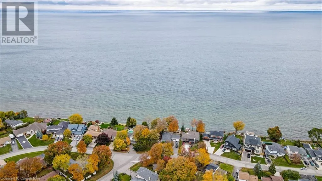 125 LAKESIDE Drive
