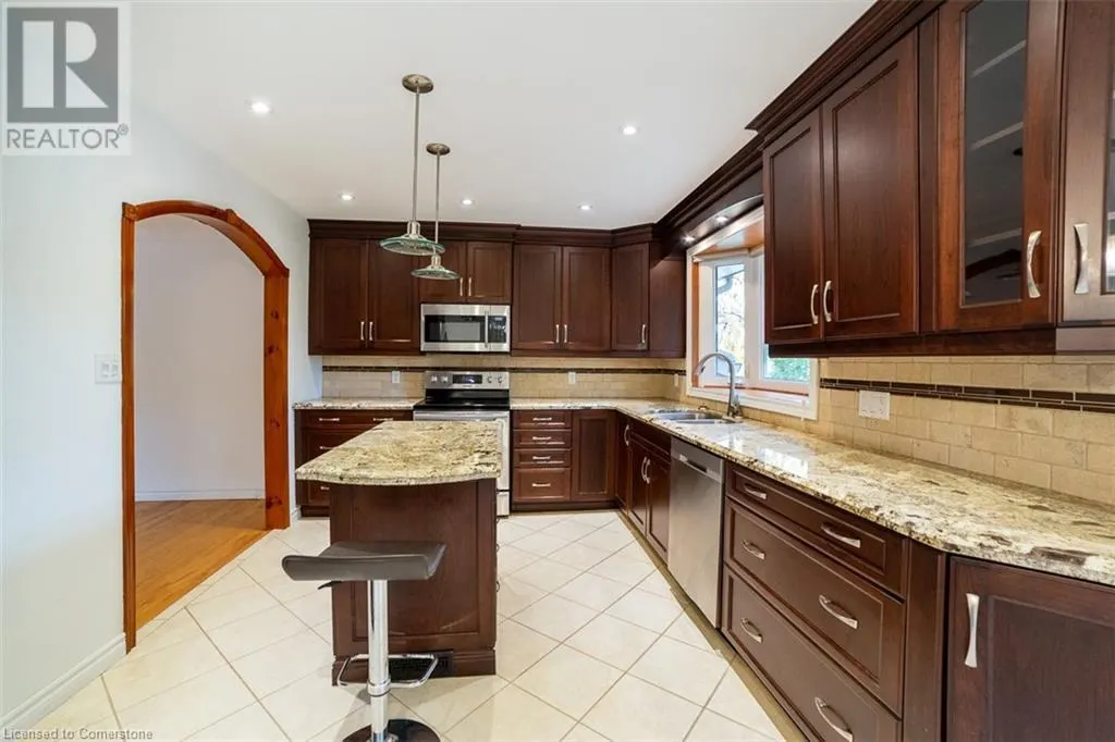 125 LAKESIDE Drive