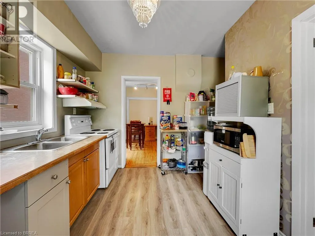 273-275 BRANT Avenue