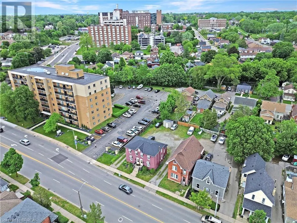 273-275 BRANT Avenue