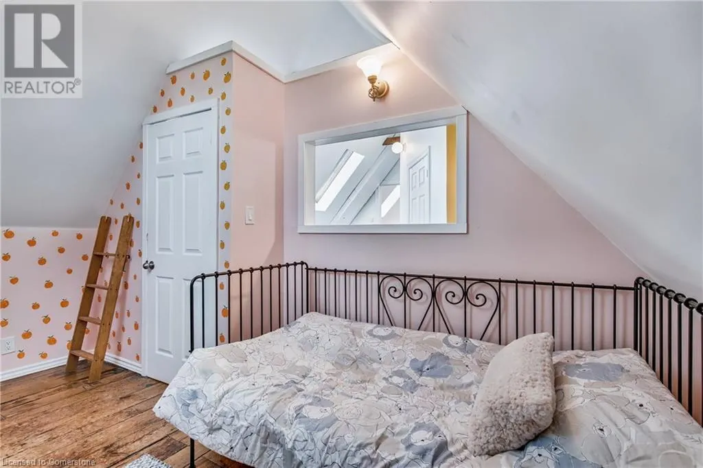 20 LOCKE Street S