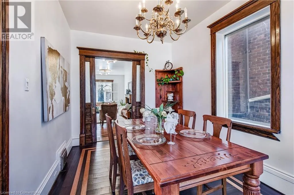 20 LOCKE Street S