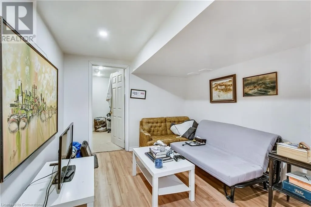 20 LOCKE Street S