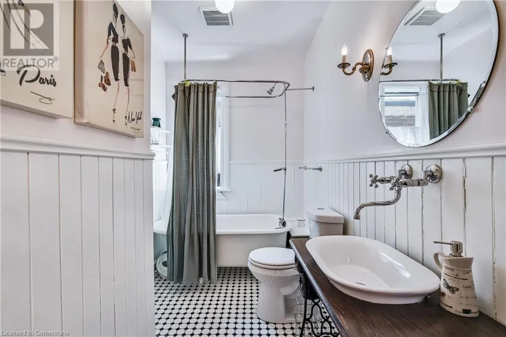 20 LOCKE Street S