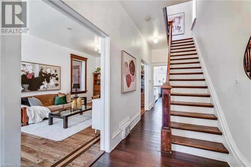 20 LOCKE Street S