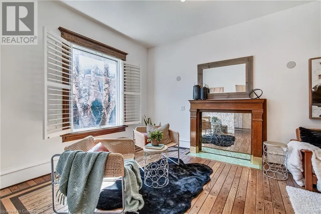 20 LOCKE Street S