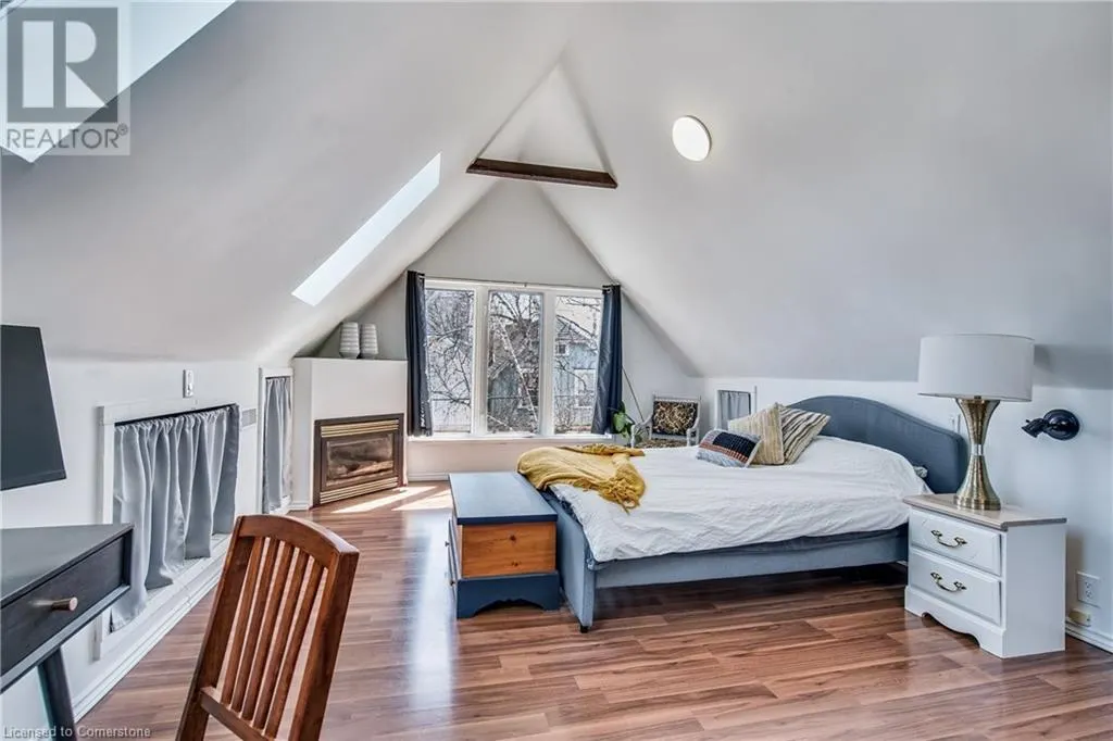20 LOCKE Street S