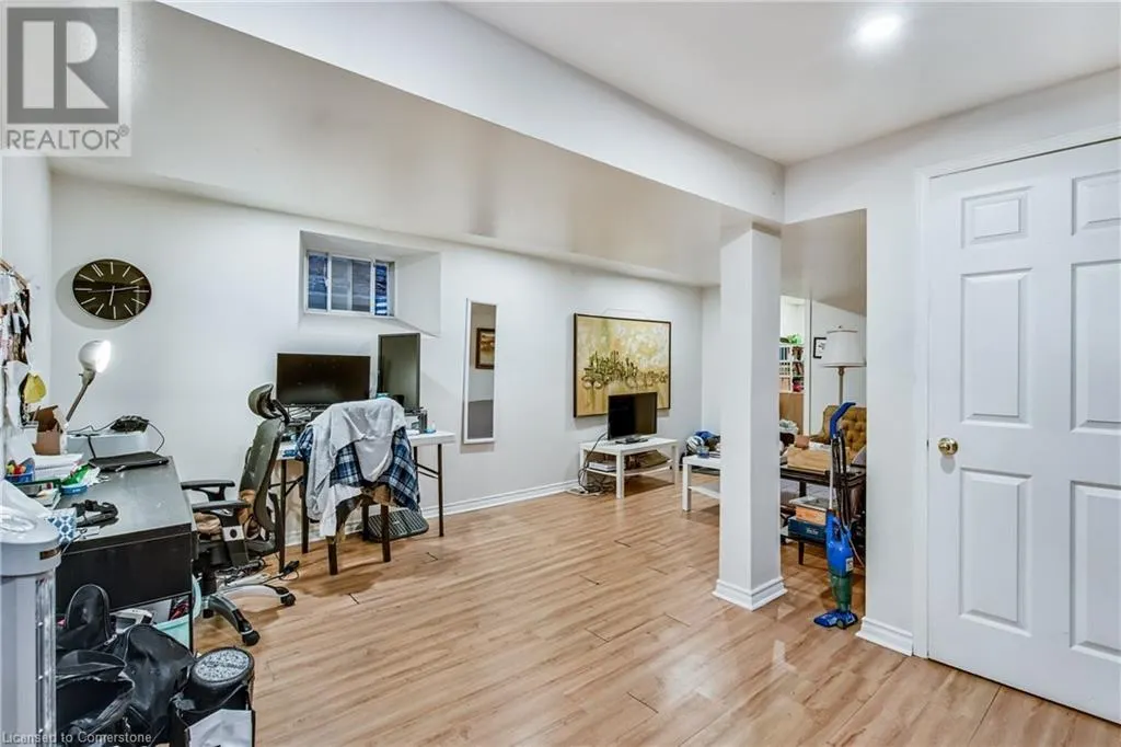 20 LOCKE Street S