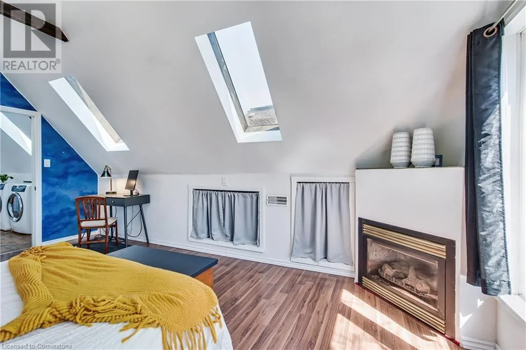 20 LOCKE Street S