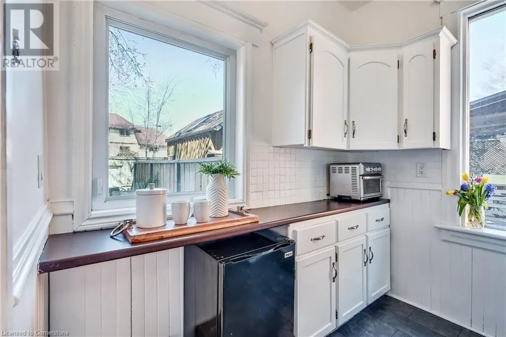 20 LOCKE Street S