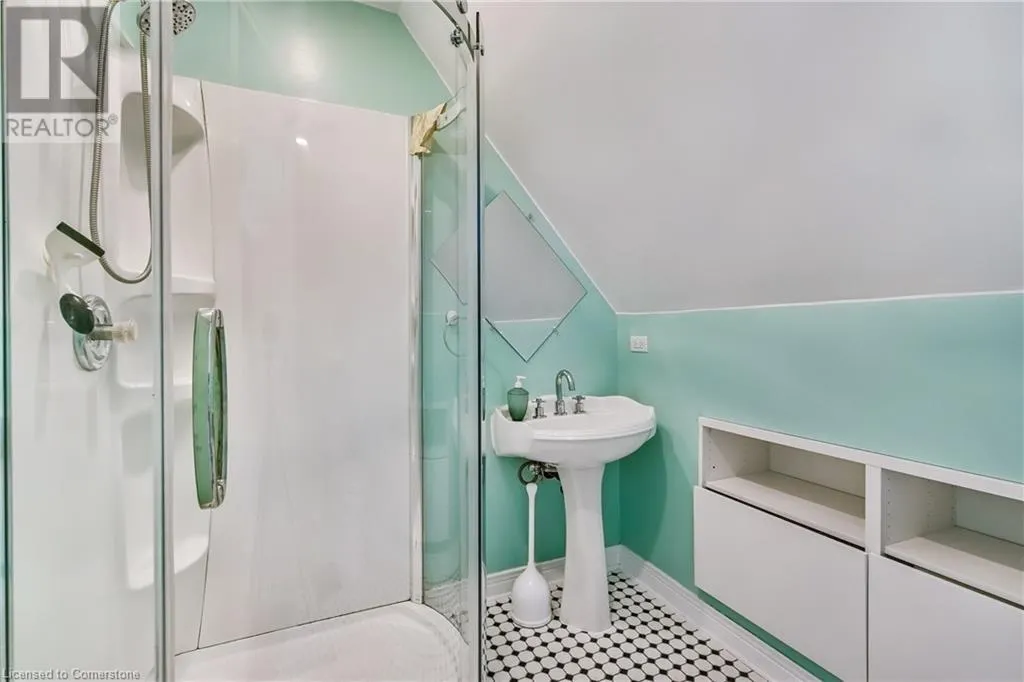 20 LOCKE Street S