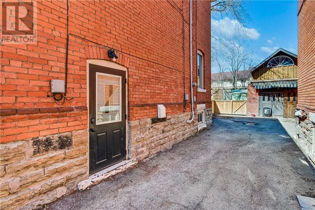 20 LOCKE Street S
