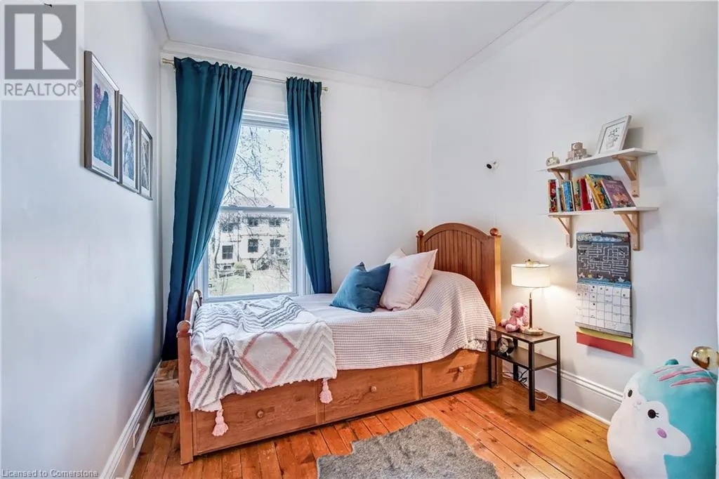 20 LOCKE Street S