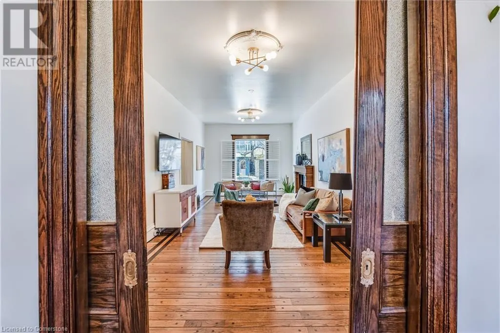 20 LOCKE Street S
