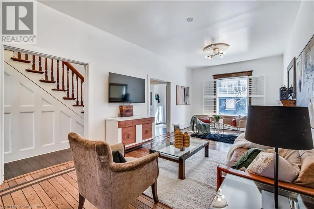 20 LOCKE Street S