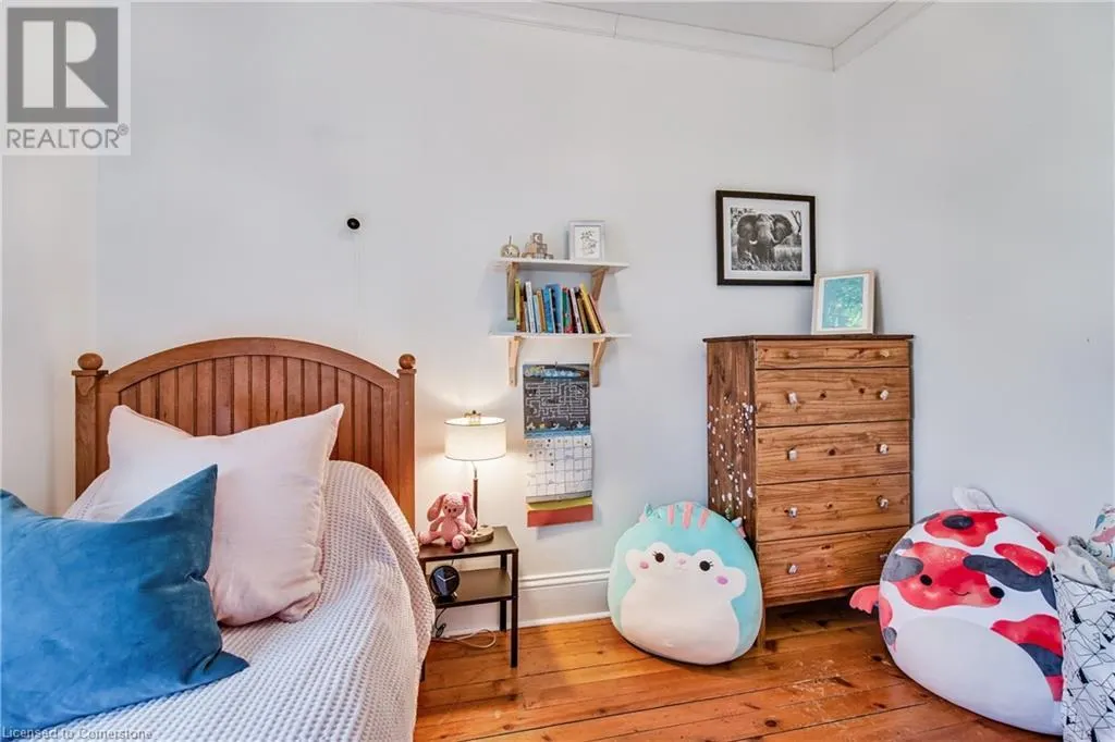 20 LOCKE Street S