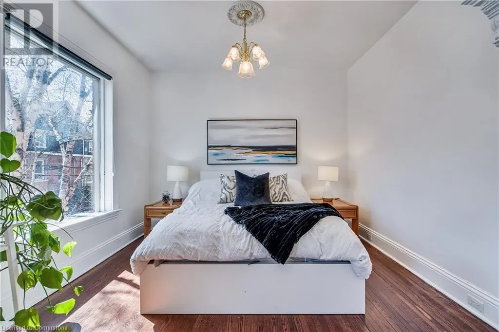 20 LOCKE Street S