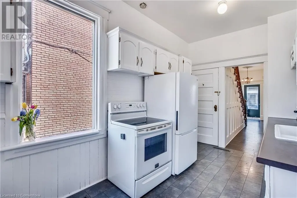 20 LOCKE Street S