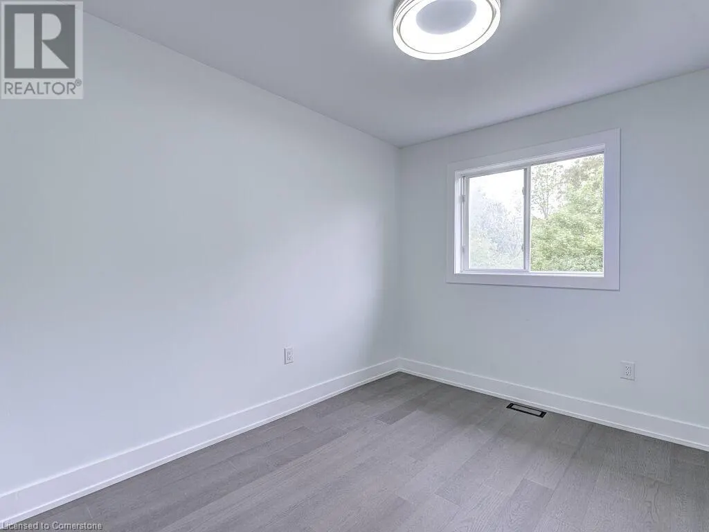373 RAVINEVIEW Way