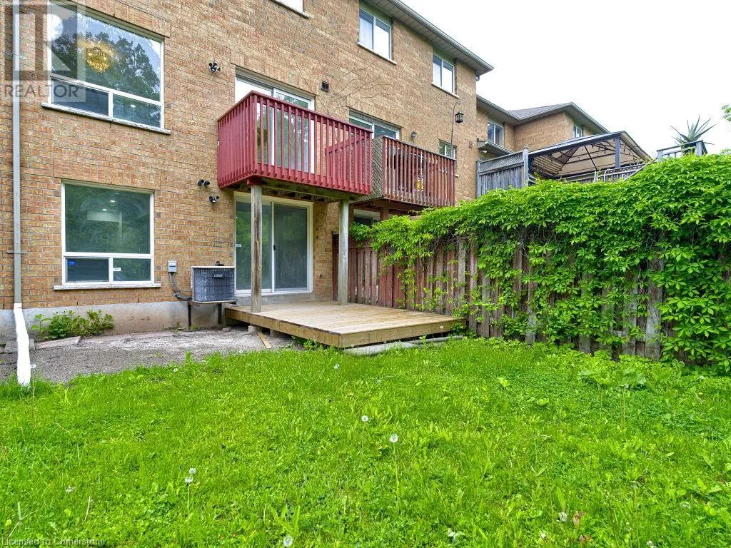 373 RAVINEVIEW Way