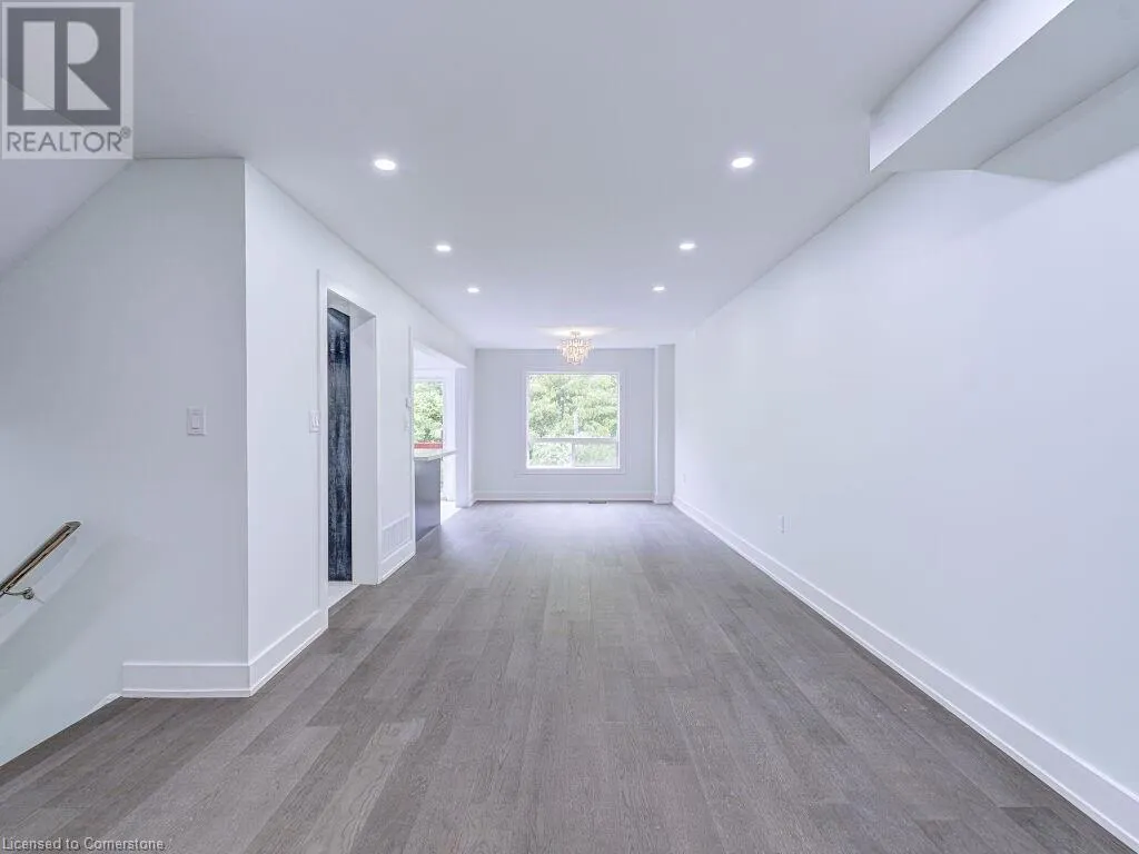 373 RAVINEVIEW Way