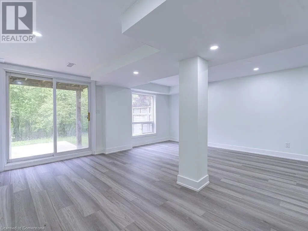 373 RAVINEVIEW Way