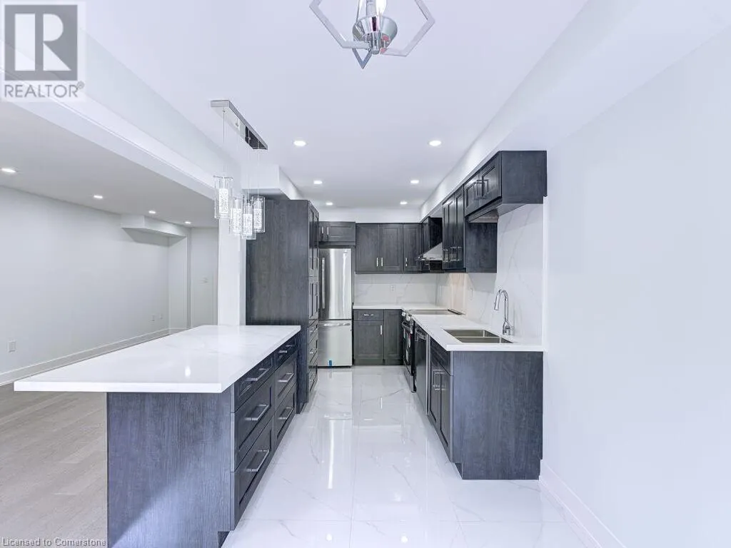 373 RAVINEVIEW Way
