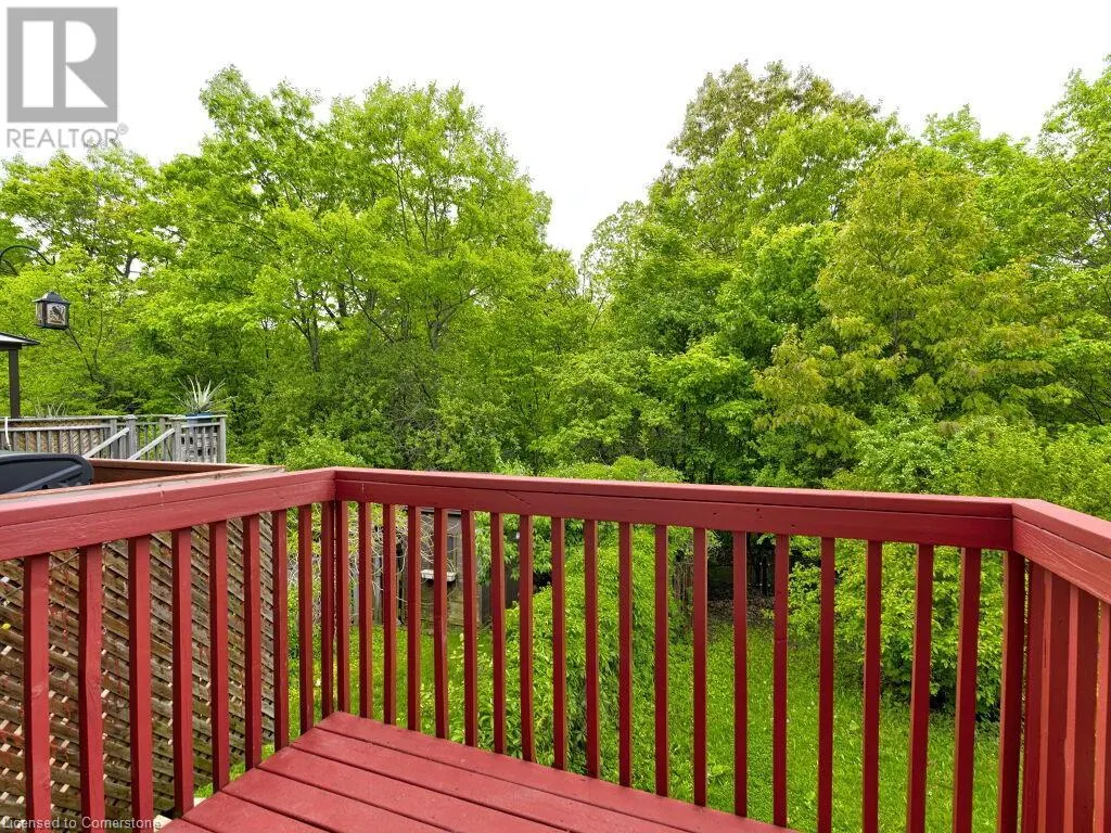 373 RAVINEVIEW Way