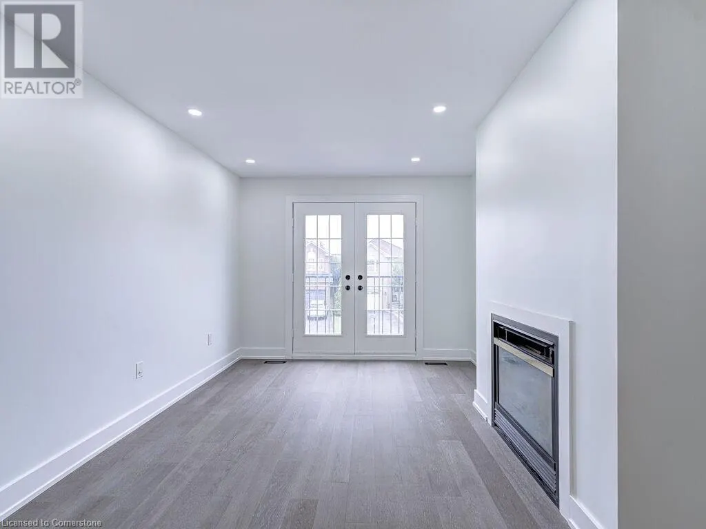 373 RAVINEVIEW Way