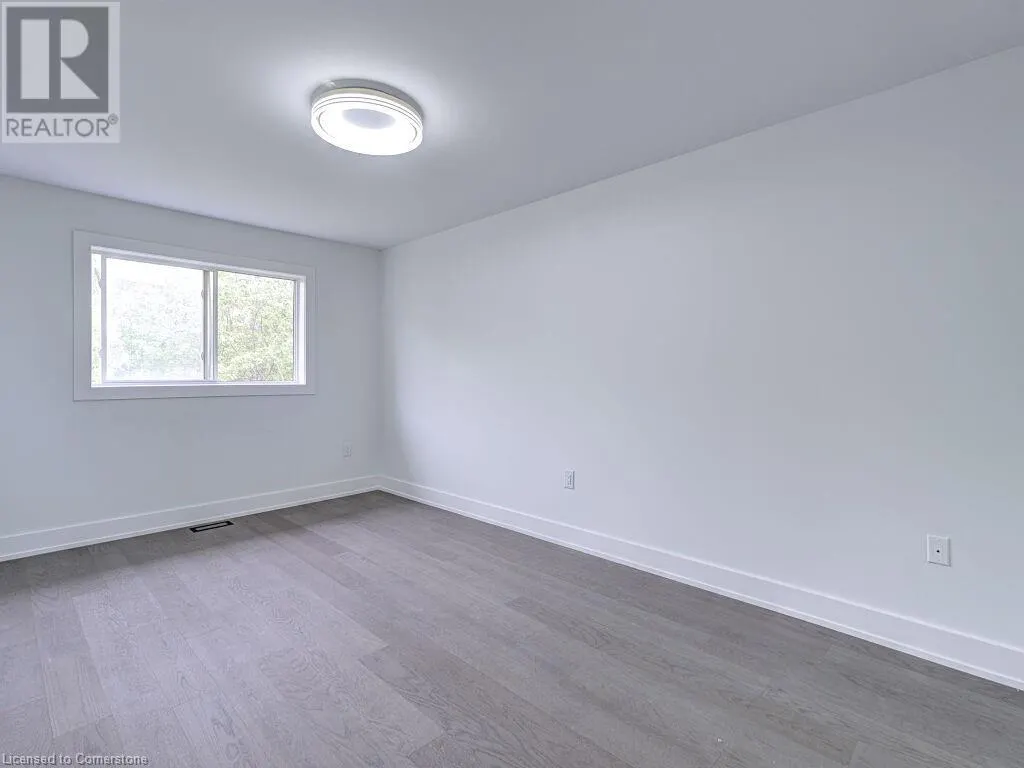 373 RAVINEVIEW Way