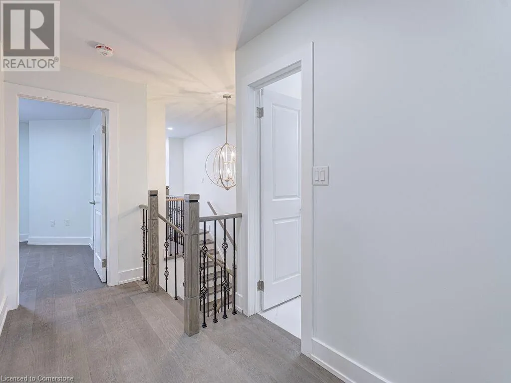 373 RAVINEVIEW Way